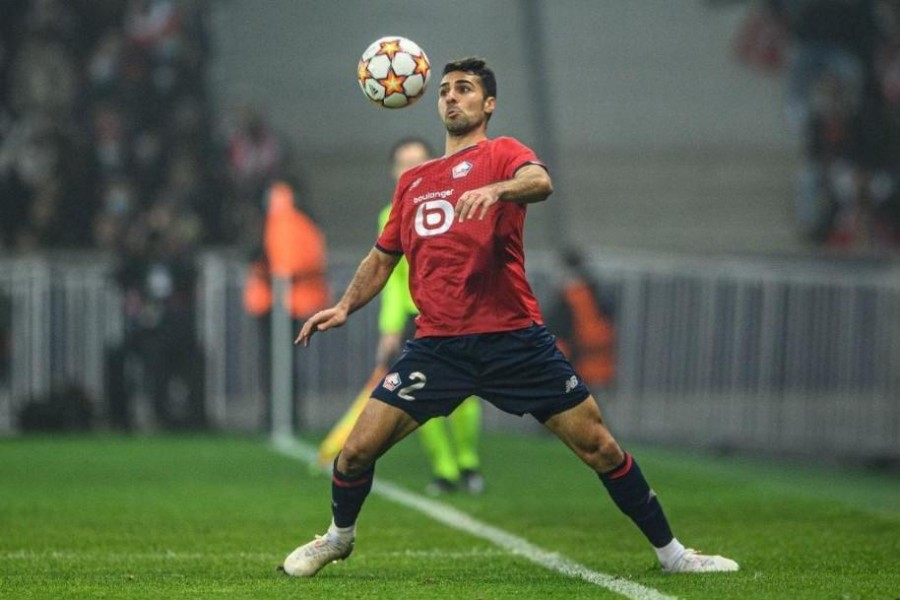 Zeki Celik, in azione con la maglia del Lille in Champions League (Getty Images)
