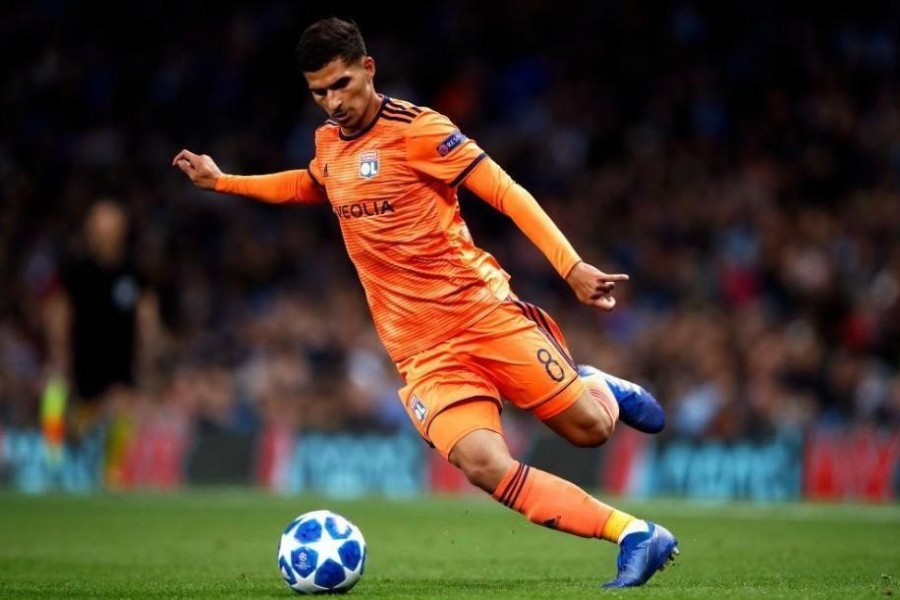 Houssem Aouar in azione con il Lione in Champions League (Getty Images)