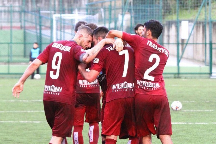 Un'esultanza del Trastevere durante il pareggio con Cassino a inizio febbraio