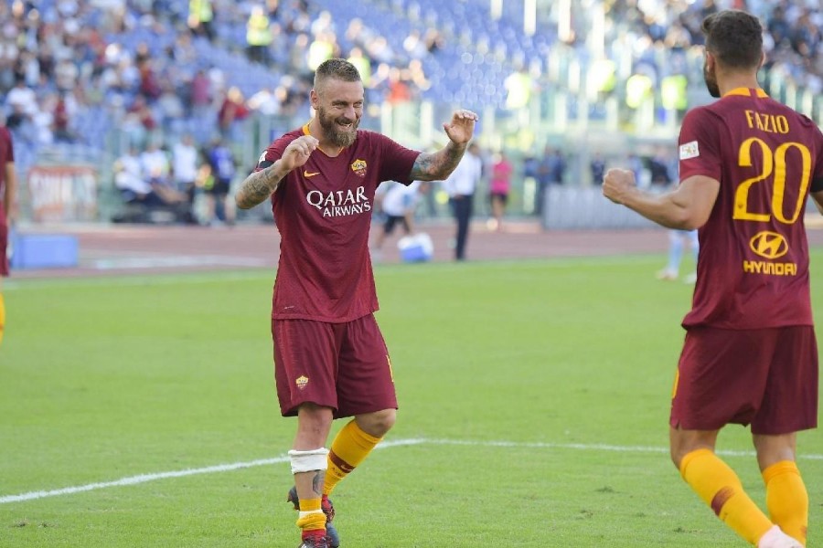 De Rossi esulta con Fazio all'andata, di LaPresse