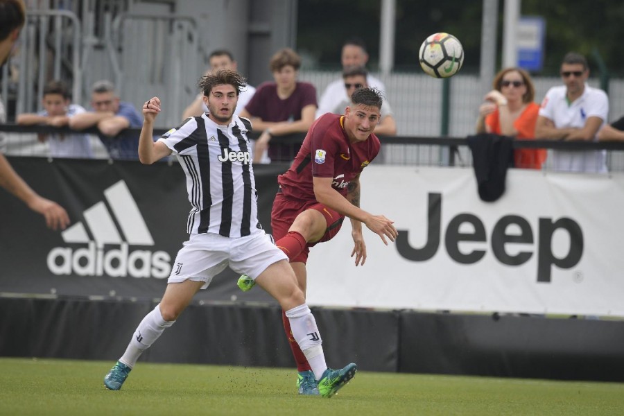 Cargnelutti in azione contro la Juventus primavera, di LaPresse