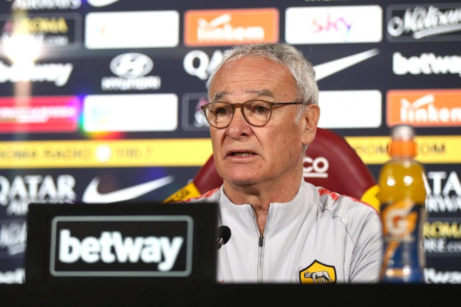 Claudio Ranieri in conferenza, di Mancini