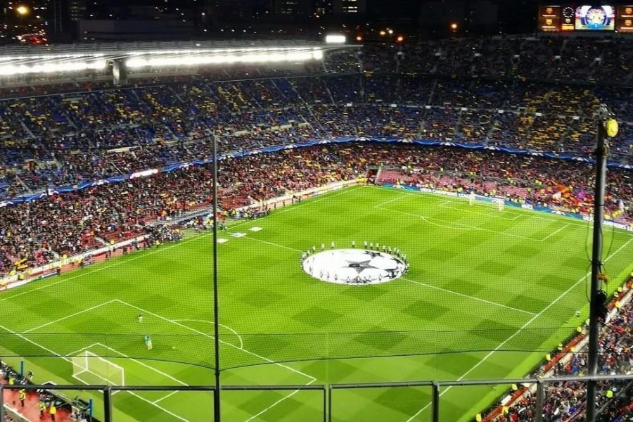 La vista del settore ospiti del Camp Nou, dove i tifosi della Roma la scorsa stagione hanno guardato l'andata dei quarti di finale a 89 euro