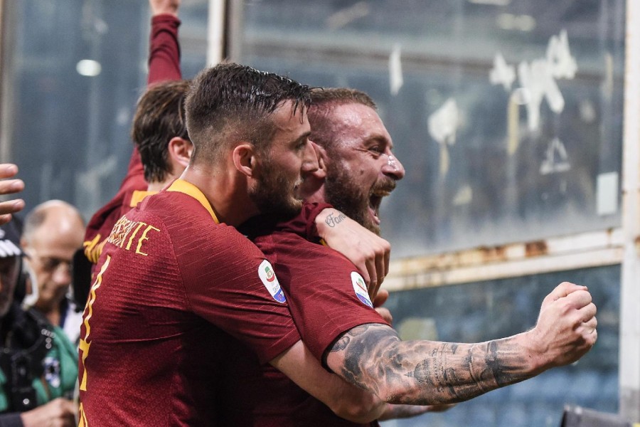 Daniele De Rossi esulta a Genova dopo il gol decisivo contro la Samp, di LaPresse