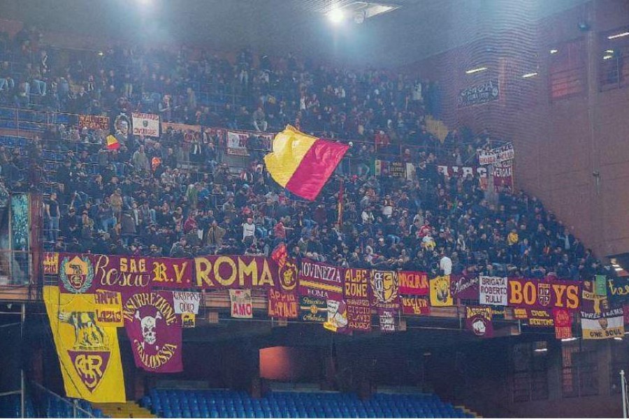 Il settore superiore del Ferraris, pieno di romanisti nella gara contro la Samp di sabato sera, di LaPresse