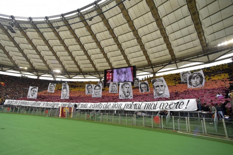 La coreografia della Curva Sud nel Roma-Lazio del 2015, di LaPresse