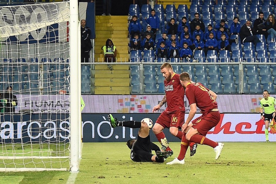 Il gol di De Rossi contro la Sampdoria, di LaPresse