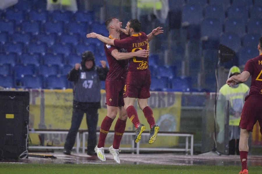 Dzeko festeggia insieme a Florenzi il gol vittoria, di LaPresse