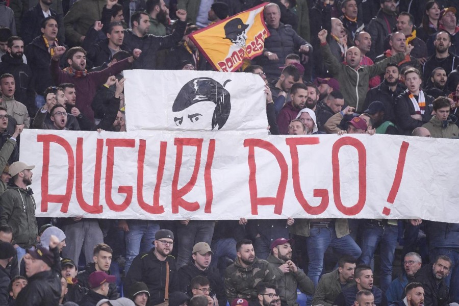 Lo striscione per Di Bartolomei esposto ieri in Curva Sud, di LaPresse