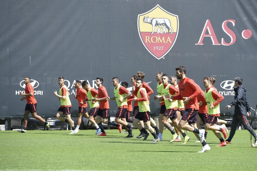 La squadra si allena a Trigoria, di LaPresse