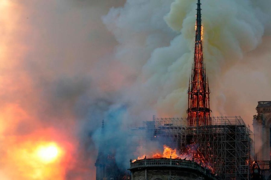 L'incendio alla cattedrale di Notre Dame, di LaPresse