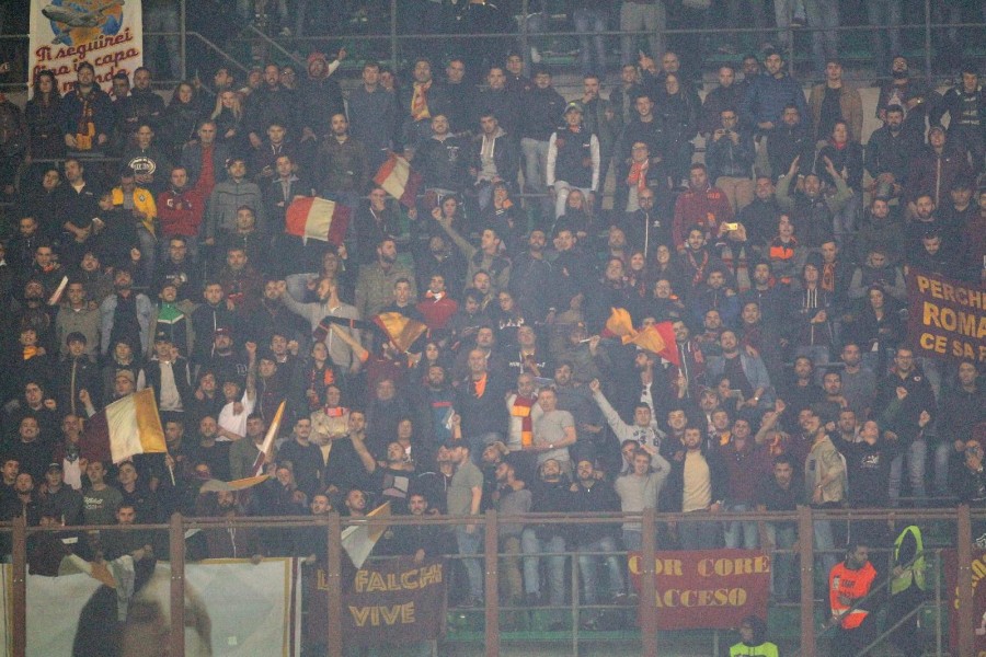 Tifosi giallorossi a San Siro, di Mancini