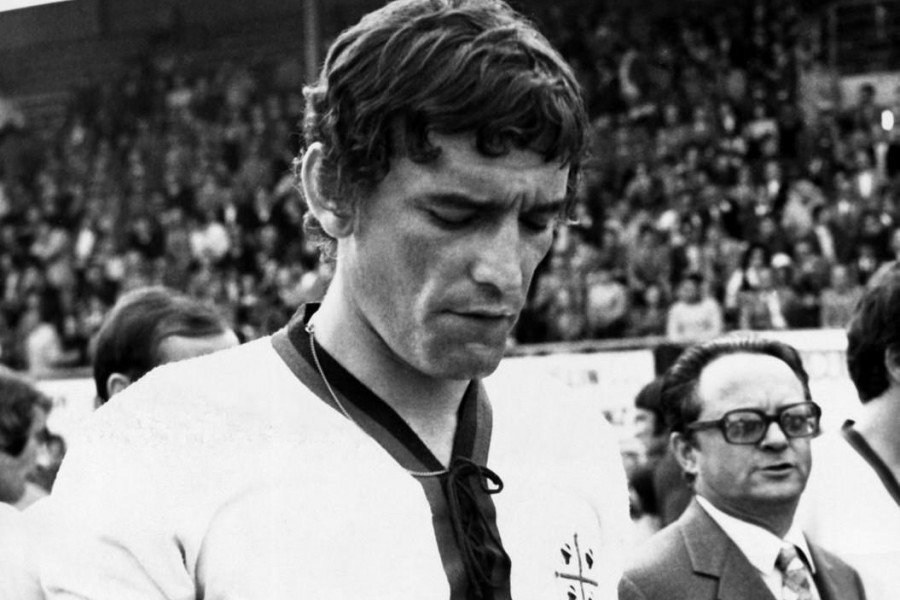 Luigi Riva, ex attaccante del Cagliari e della nazionale, durante una partita