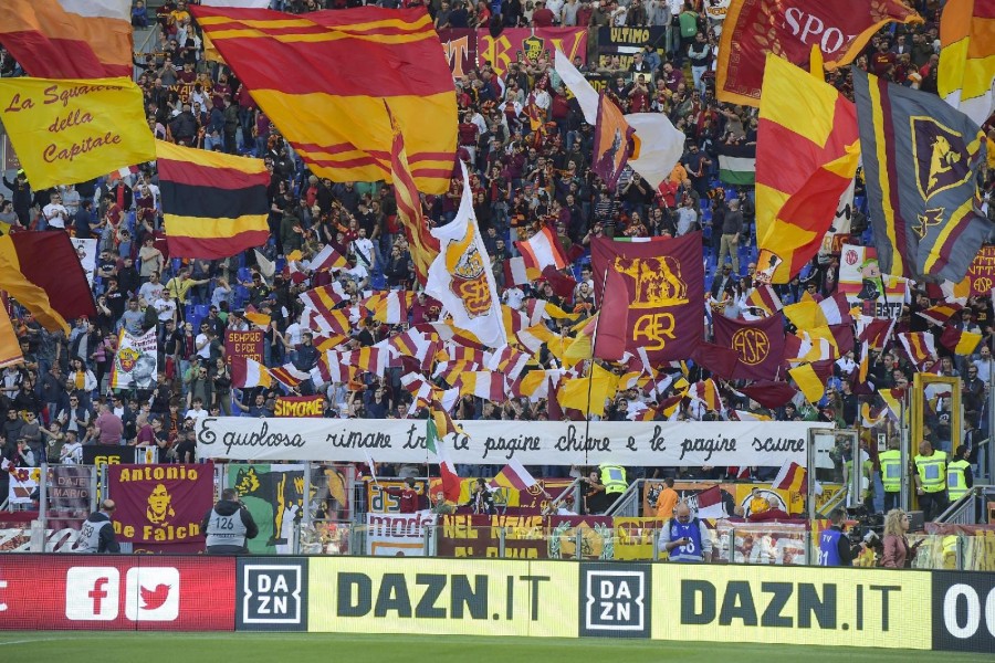 Lo striscione apparso in Curva Sud, di LaPresse