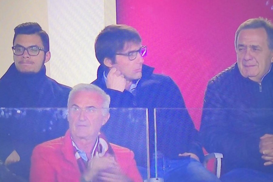 Conte in tribuna allo stadio di Torino