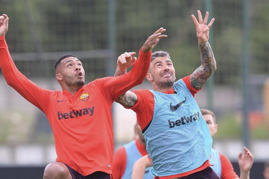 Juan Jesus e Kolarov in allenamento, di LaPresse