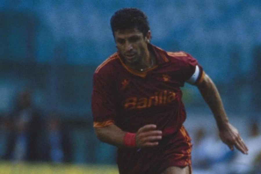 Ruggiero Rizzitelli con la maglia della Roma, di LaPresse