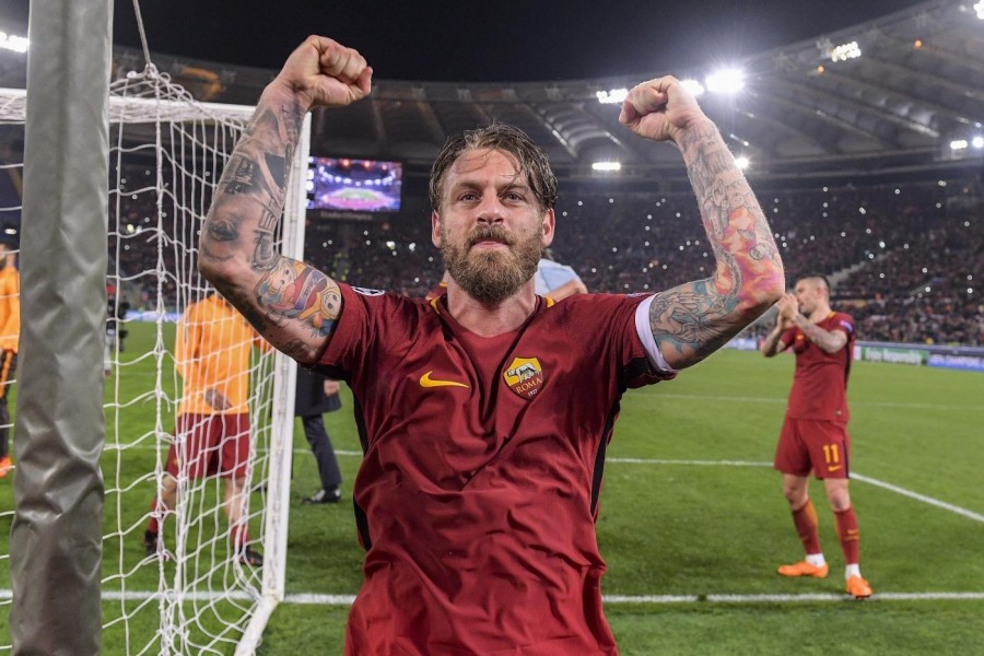 Daniele De Rossi esulta dopo il 3-0 al Barcellona, di LaPresse