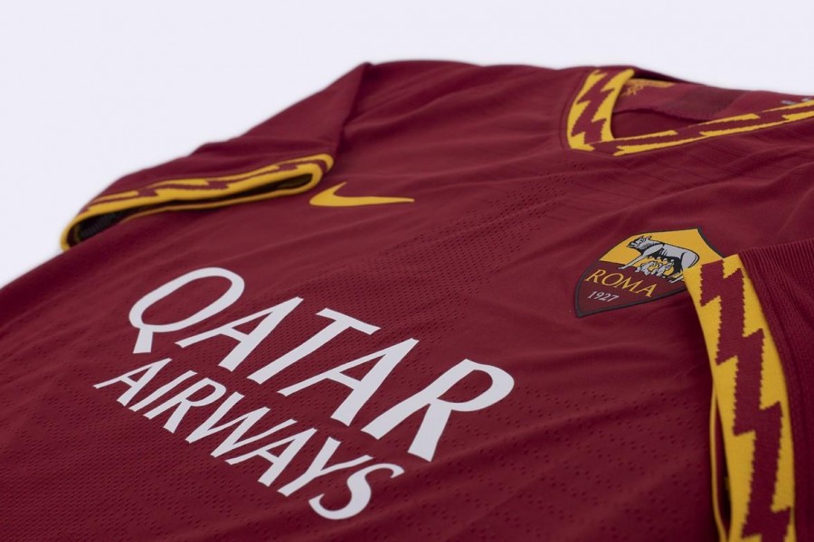 La nuova maglia casalinga della Roma 2019/20, di LaPresse