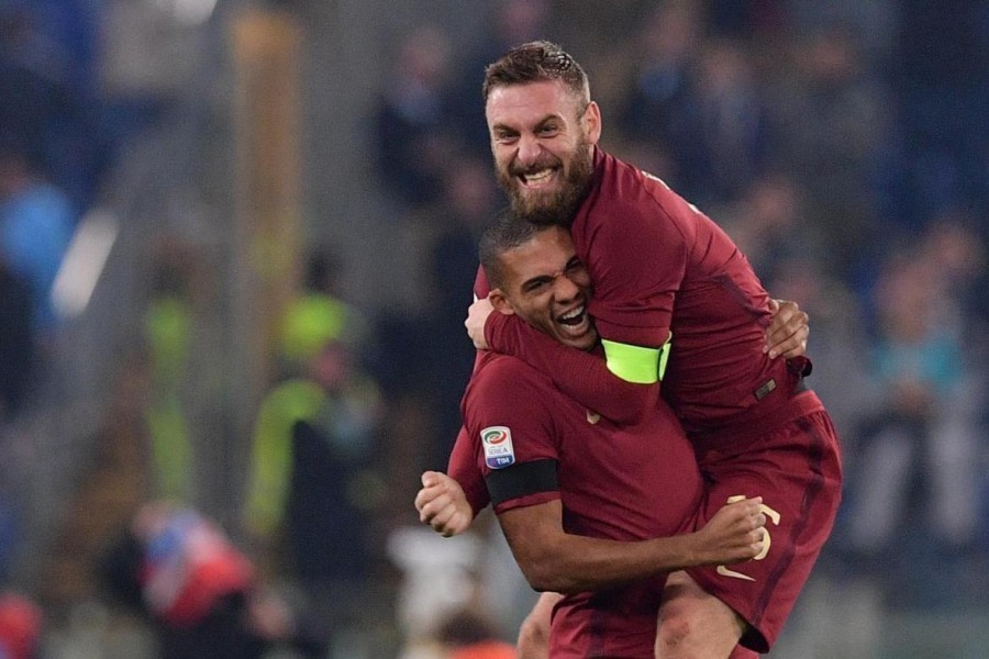 Juan Jesus e De Rossi esultano in un derby del 2016, di LaPresse