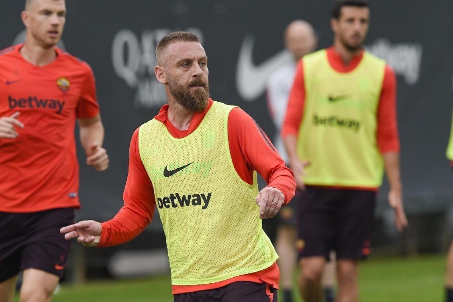 De Rossi durante la rifinitura di ieri, di LaPresse