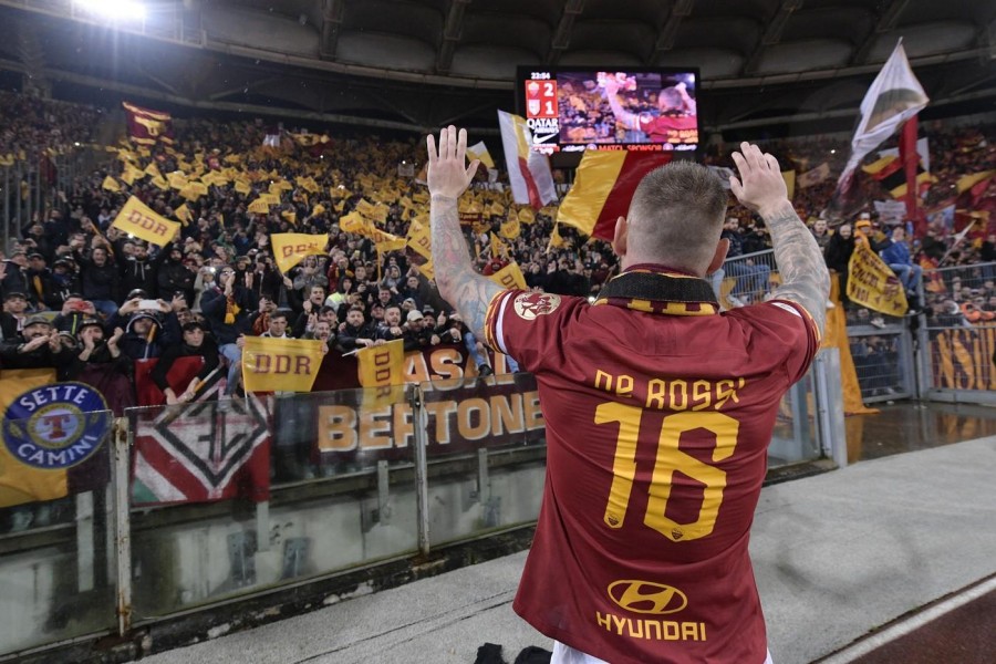 De Rossi saluta la Curva Sud, di LaPresse