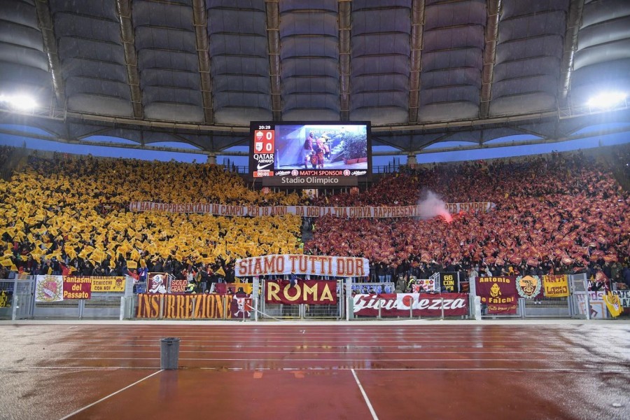 La coreografia della Curva Sud per De Rossi, di LaPresse