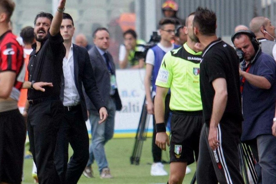 La lite tra Gattuso e De Zerbi a bordo campo durante il playoff di ritorno tra Foggia e Pisa del 2016, di LaPresse