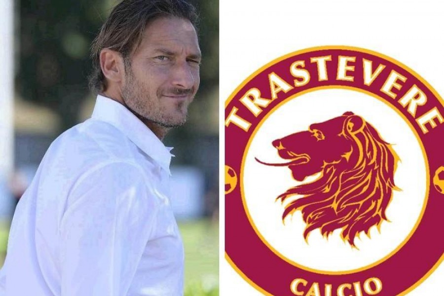 Francesco Totti e lo stessa del Trastevere Calcio, di LaPresse