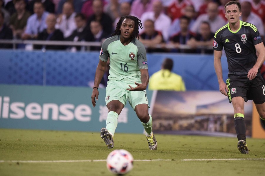 Renato Sanches in campo con il Portogallo durante gli Europei del 2016, di LaPresse