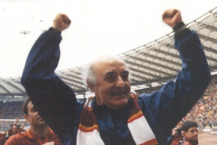 Carlo Mazzone sotto la Curva Sud