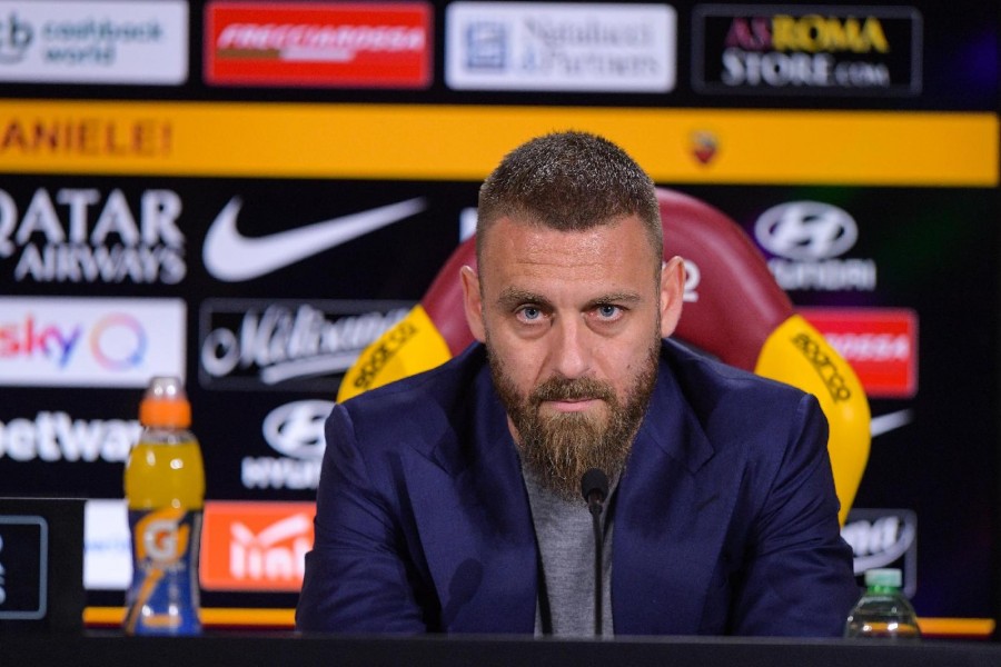 Daniele De Rossi nella conferenza stampa in cui ha annunciato il suo addio alla Roma, di LaPresse