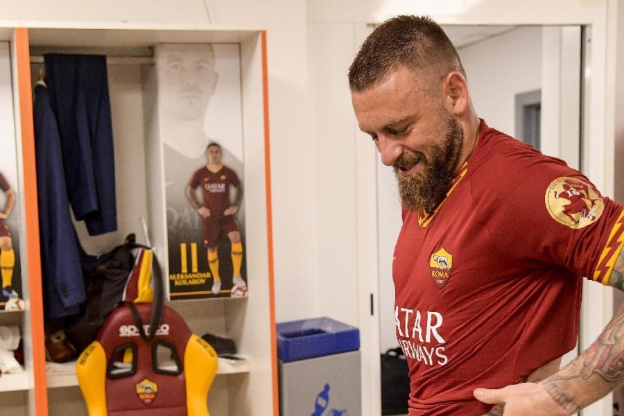 De Rossi nell'ultimo giorno con la maglia della Roma, di LaPresse