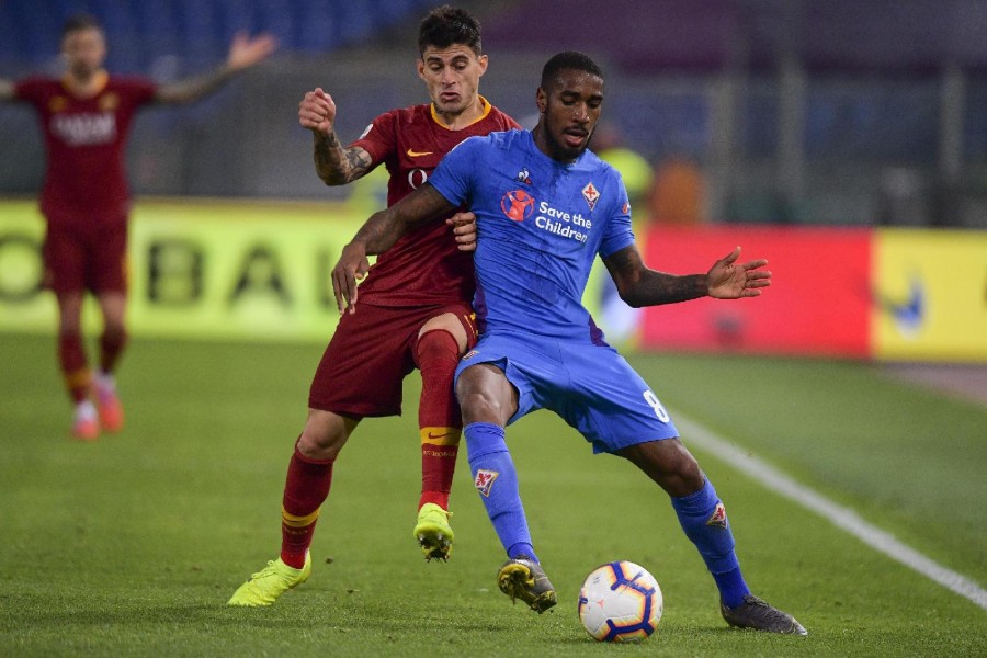 Gerson con la maglia della Fiorentina contro la Roma lo scorso anno, di LaPresse