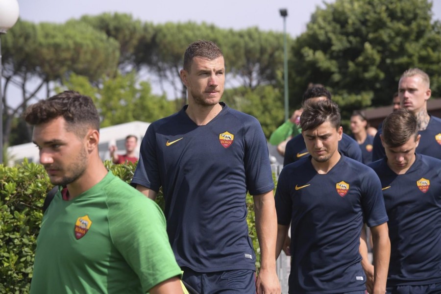 Edin Dzeko ieri a Trigoria prima dell’inizio della seduta di allenamento, di LaPresse