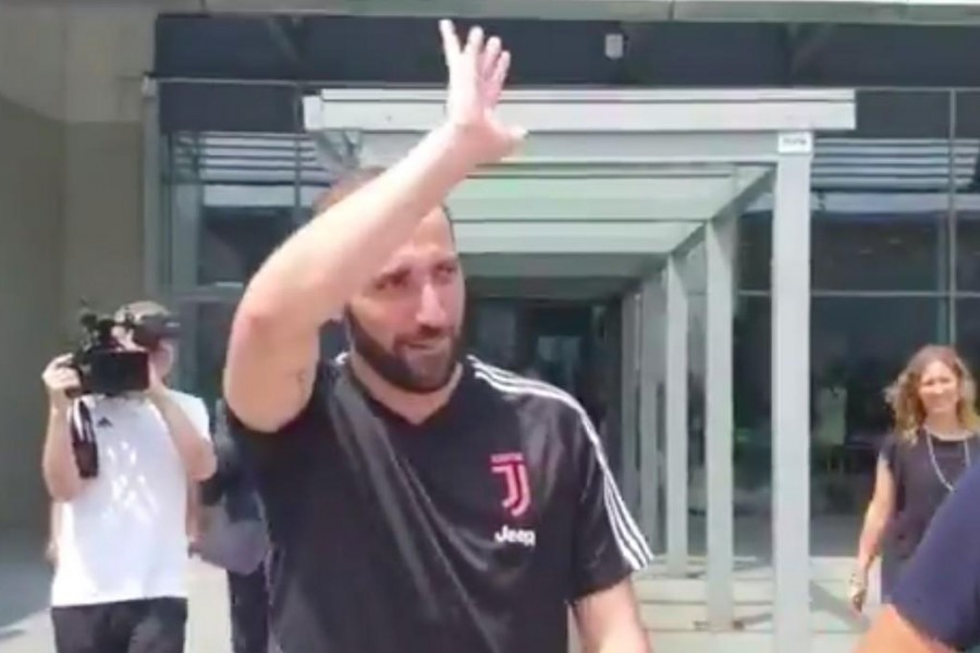 Gonzalo Higuain dopo le visite mediche