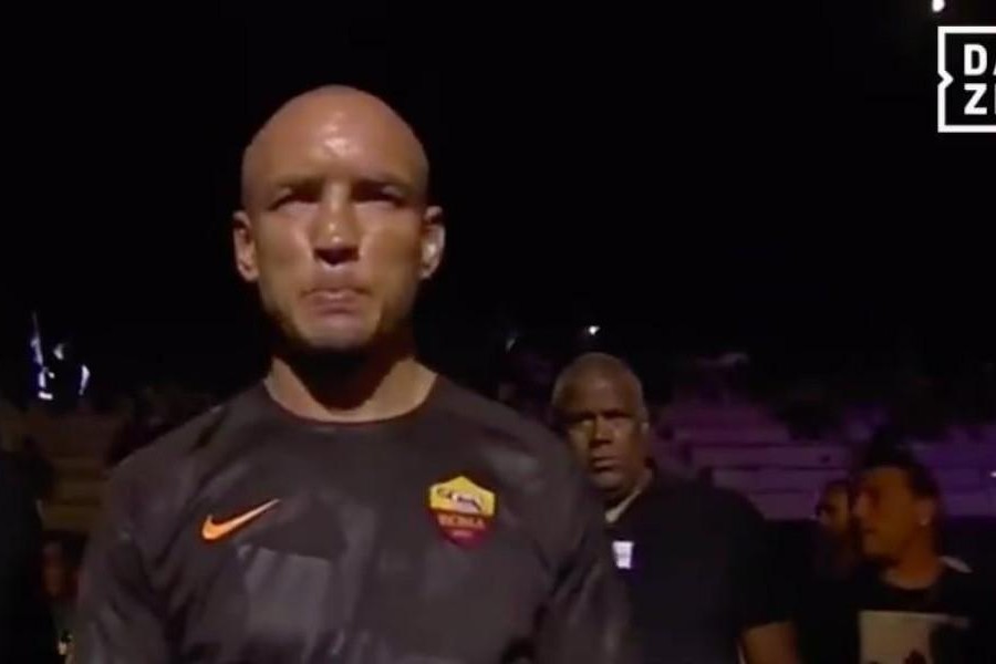 Sergio Demchenko con la maglia della Roma (@DAZN_IT)