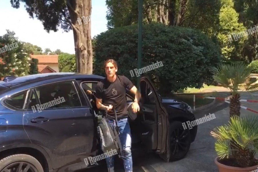 Nicolò Zaniolo al suo arrivo a Villa Stuart