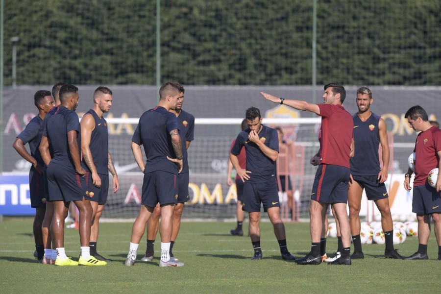 La Roma in allenamento a Trigoria durante il ritiro, di LaPresse