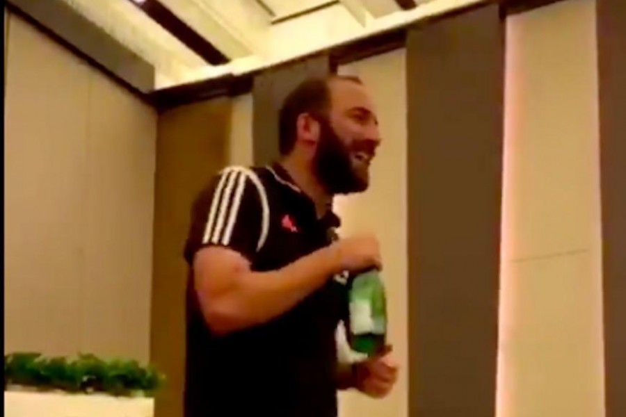 Gonzalo Higuain in ritiro con la Juventus