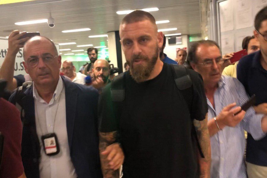 Daniele De Rossi a Fiumicino prima della partenza