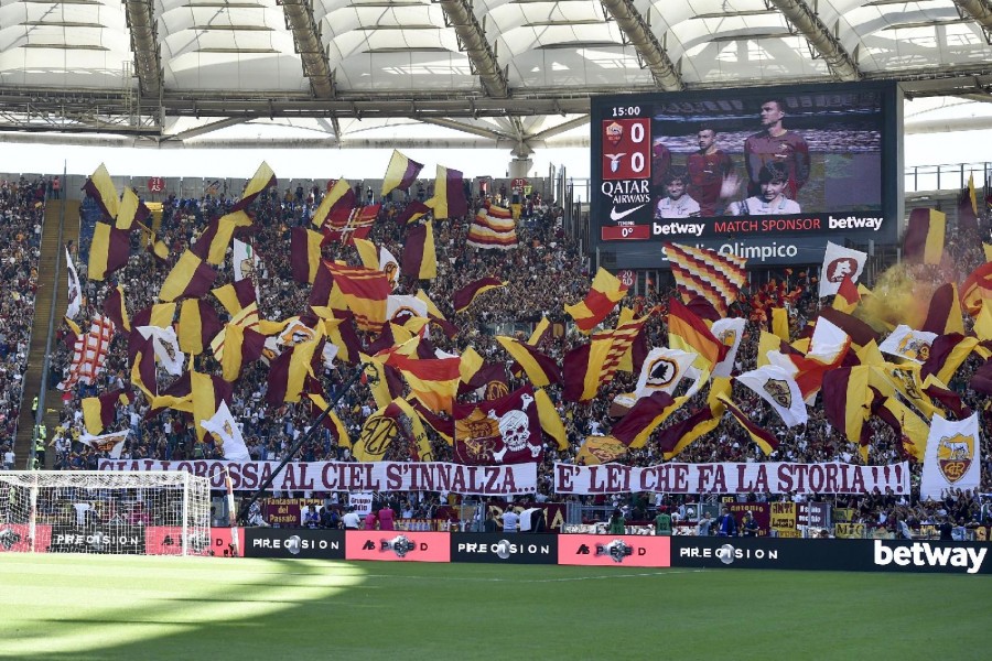 La Curva Sud dello Stadio Olimpico, di LaPresse