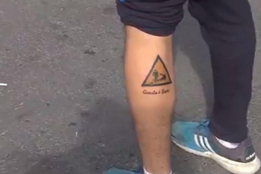 Il tifoso del Boca con il tatuaggio di De Rossi