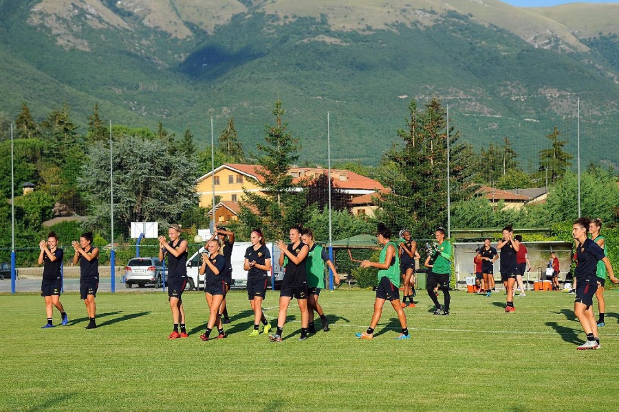 La squadra giallorossa a Norcia, di LaPresse