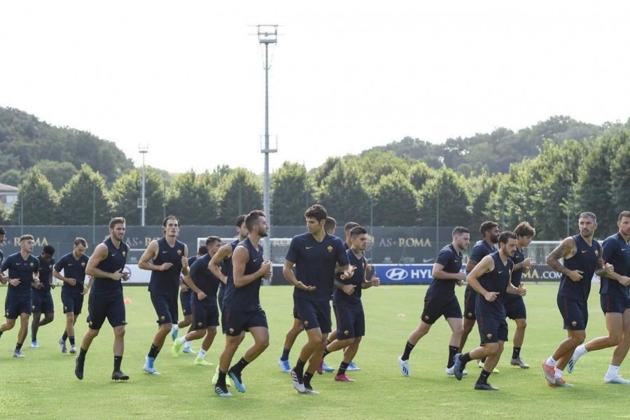 La squadra si allena a Trigoria, di LaPresse