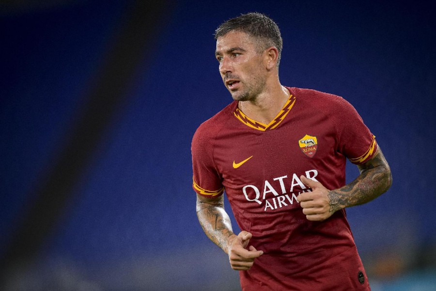 Kolarov in campo con la maglia della Roma, di LaPresse