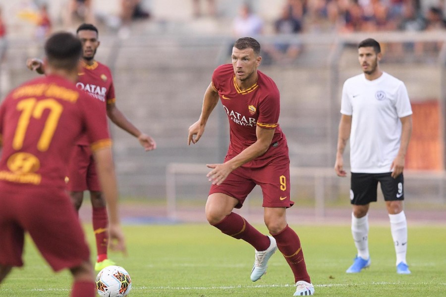 Dzeko in campo contro l'Arezzo, di LaPresse