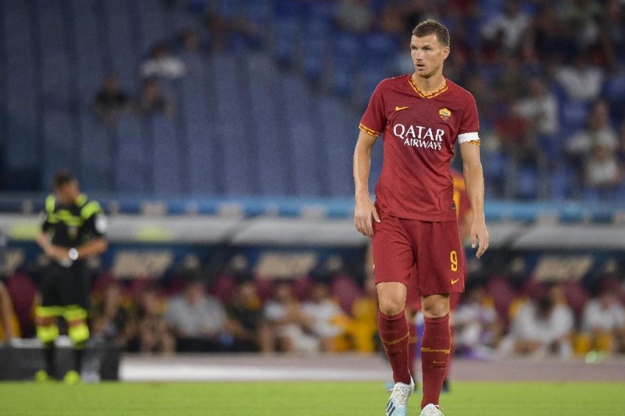 Edin Dzeko con la fascia durante Roma-Real Madrid, di LaPresse