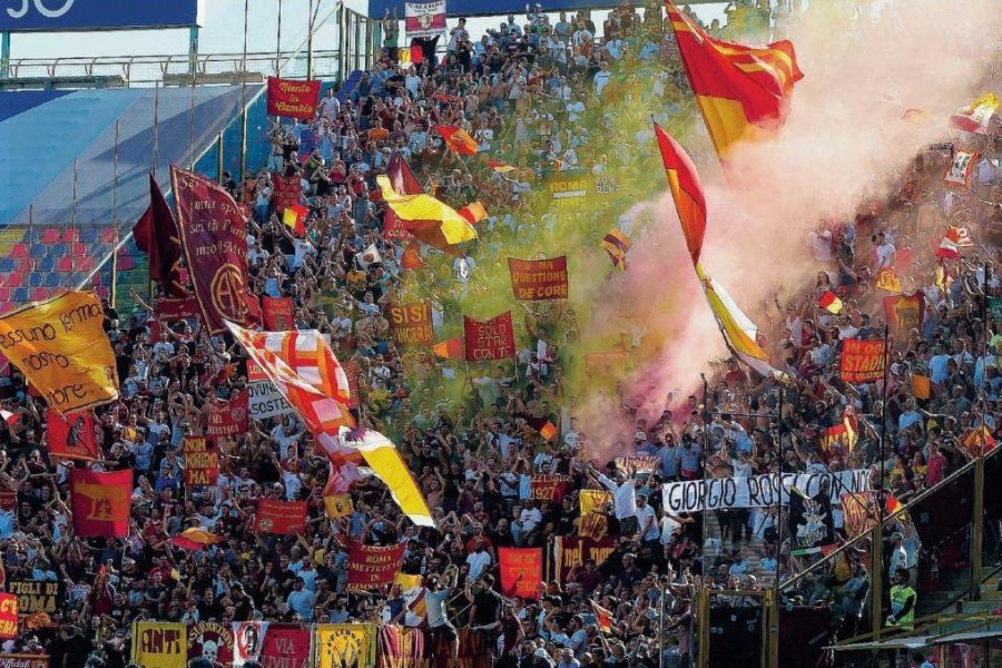 I tifosi romanisti presenti alla trasferta a Bologna della passata stagione, di LaPresse