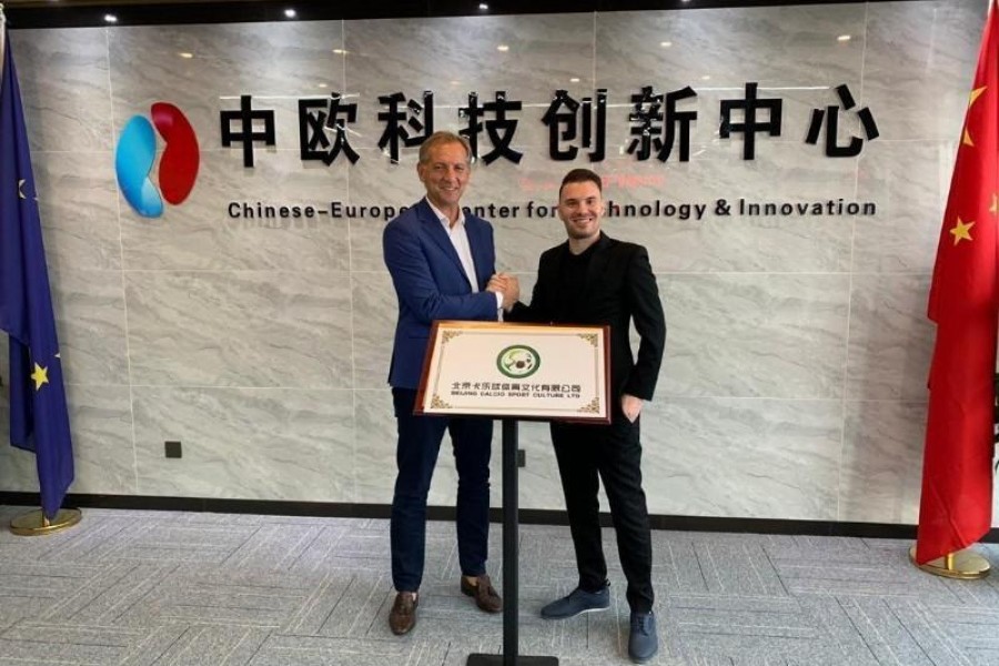 Amedeo Mangone con Daniele D'Eustacchio della Beijing Calcio Sports & Culture Ltd